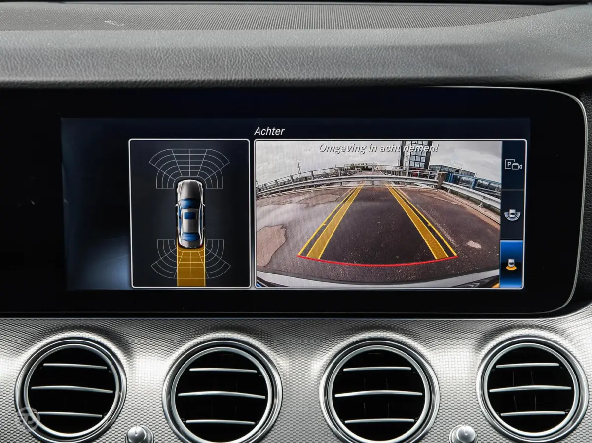 220 d 220 d Ambition | Leder | HUD | Widescreen | Trekhaak | Camera | Stoelverwarming | LED | Sfeerverlichting | Apple Carplay/Android Auto | 19"
