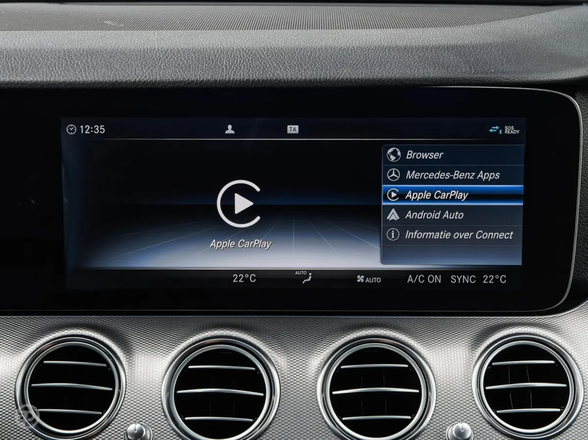 220 d 220 d Ambition | Leder | HUD | Widescreen | Trekhaak | Camera | Stoelverwarming | LED | Sfeerverlichting | Apple Carplay/Android Auto | 19"