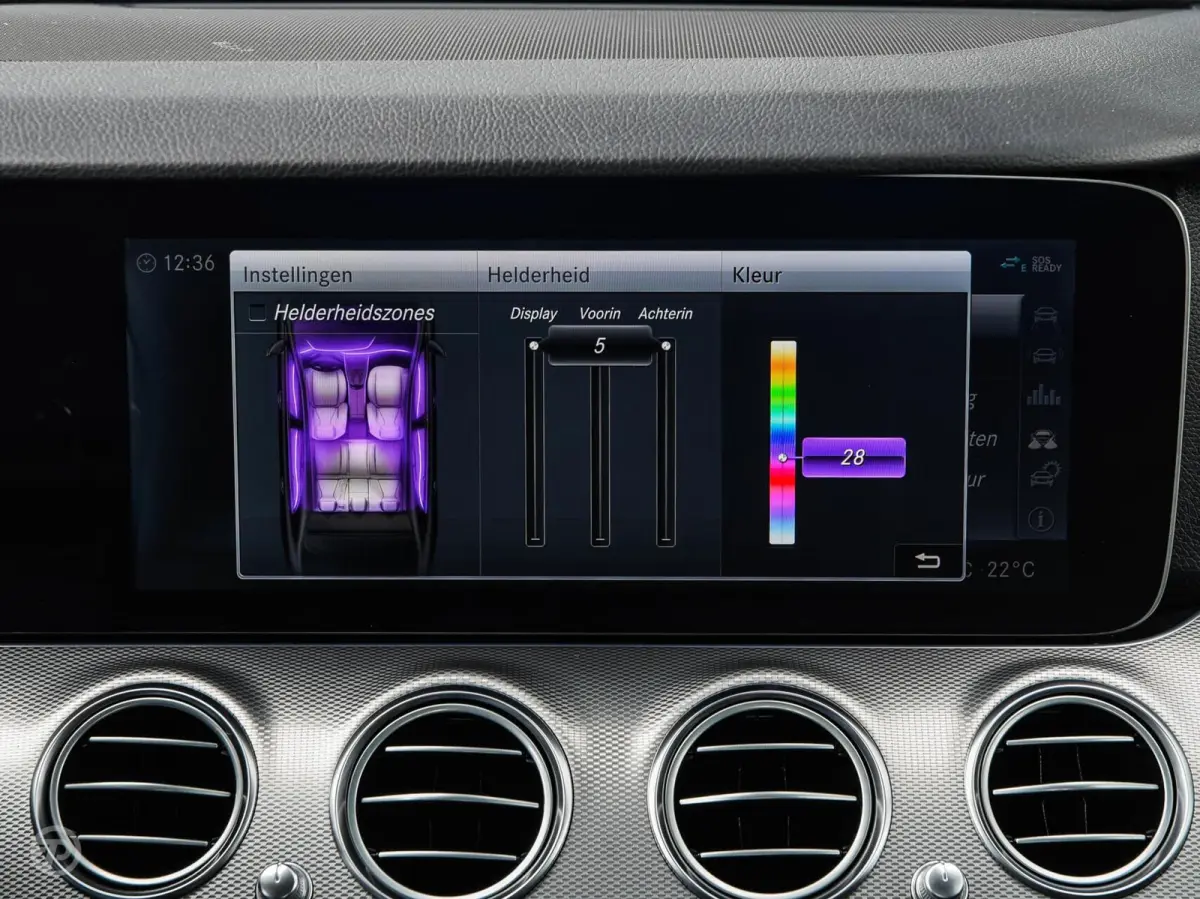 220 d 220 d Ambition | Leder | HUD | Widescreen | Trekhaak | Camera | Stoelverwarming | LED | Sfeerverlichting | Apple Carplay/Android Auto | 19"
