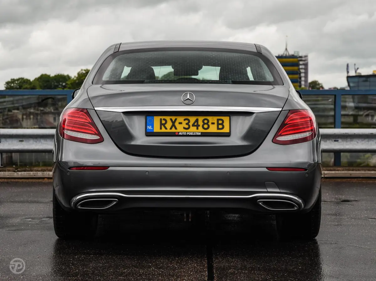 220 d 220 d Ambition | Leder | HUD | Widescreen | Trekhaak | Camera | Stoelverwarming | LED | Sfeerverlichting | Apple Carplay/Android Auto | 19"