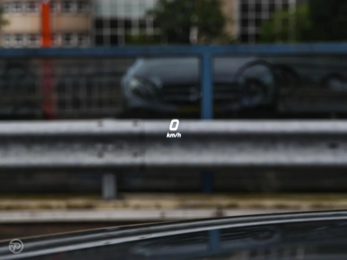 220 d 220 d Ambition | Leder | HUD | Widescreen | Trekhaak | Camera | Stoelverwarming | LED | Sfeerverlichting | Apple Carplay/Android Auto | 19"