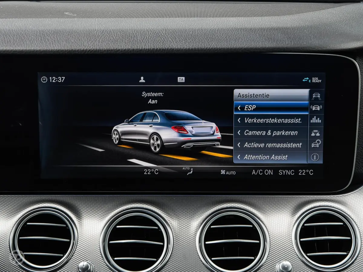 220 d 220 d Ambition | Leder | HUD | Widescreen | Trekhaak | Camera | Stoelverwarming | LED | Sfeerverlichting | Apple Carplay/Android Auto | 19"