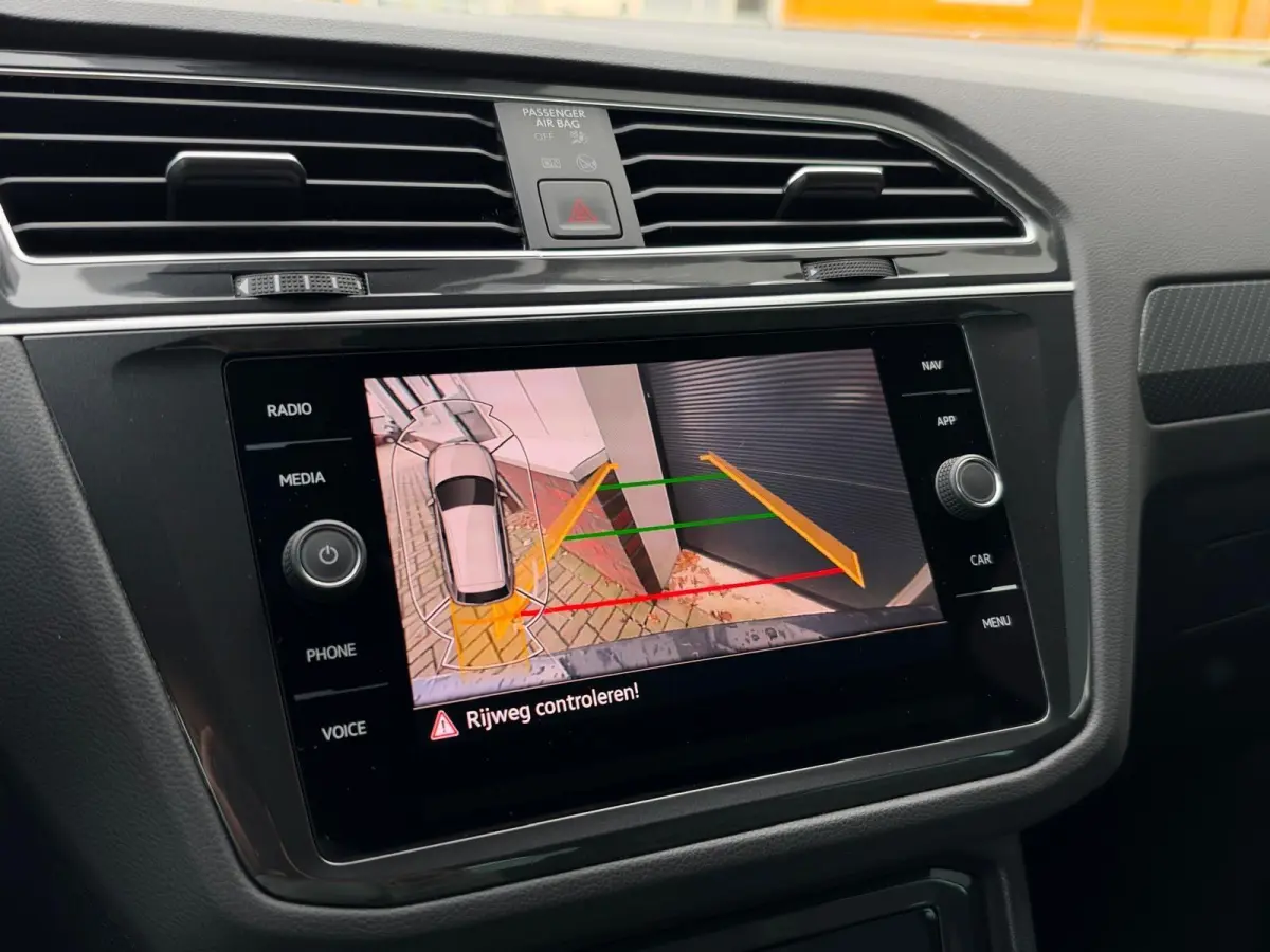 1.4 TSI eHybrid R-Line Business | Virtual Cockpit | Camera | Carplay | Adaptive cruise | LED | DAB