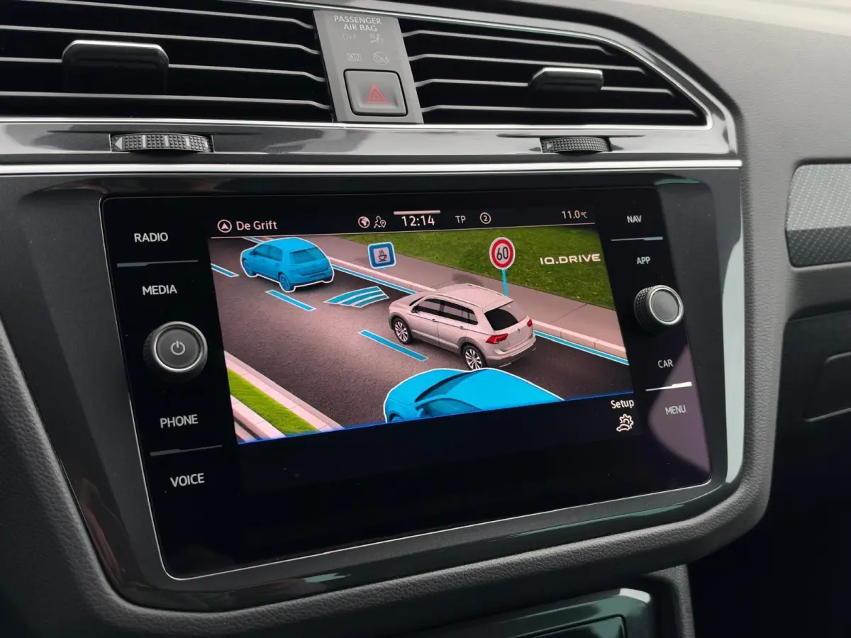 1.4 TSI eHybrid R-Line Business | Virtual Cockpit | Camera | Carplay | Adaptive cruise | LED | DAB