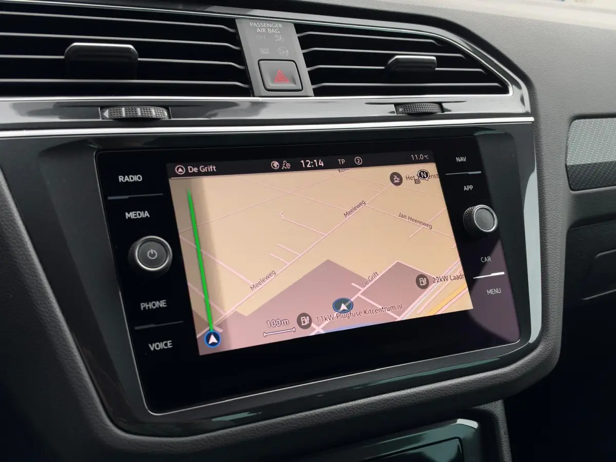 1.4 TSI eHybrid R-Line Business | Virtual Cockpit | Camera | Carplay | Adaptive cruise | LED | DAB