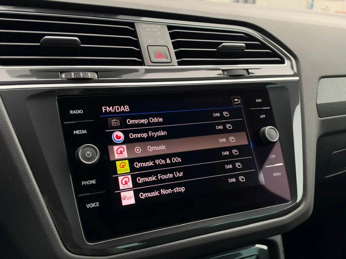 1.4 TSI eHybrid R-Line Business | Virtual Cockpit | Camera | Carplay | Adaptive cruise | LED | DAB