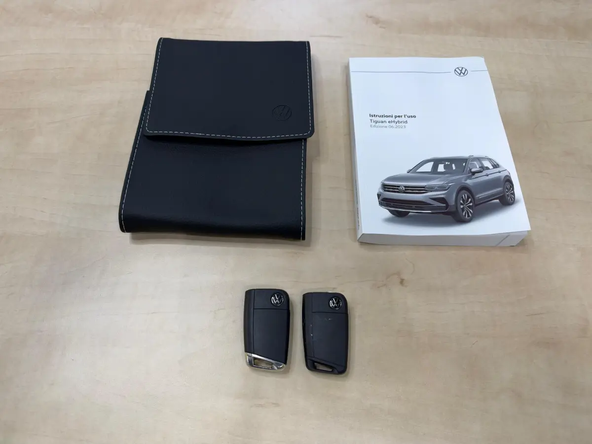 1.4 TSI eHybrid R-Line Business | Virtual Cockpit | Camera | Carplay | Adaptive cruise | LED | DAB