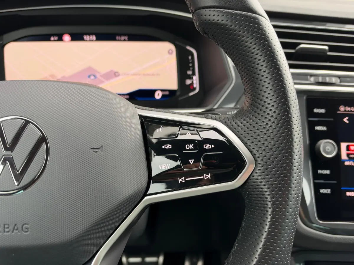 1.4 TSI eHybrid R-Line Business | Virtual Cockpit | Camera | Carplay | Adaptive cruise | LED | DAB