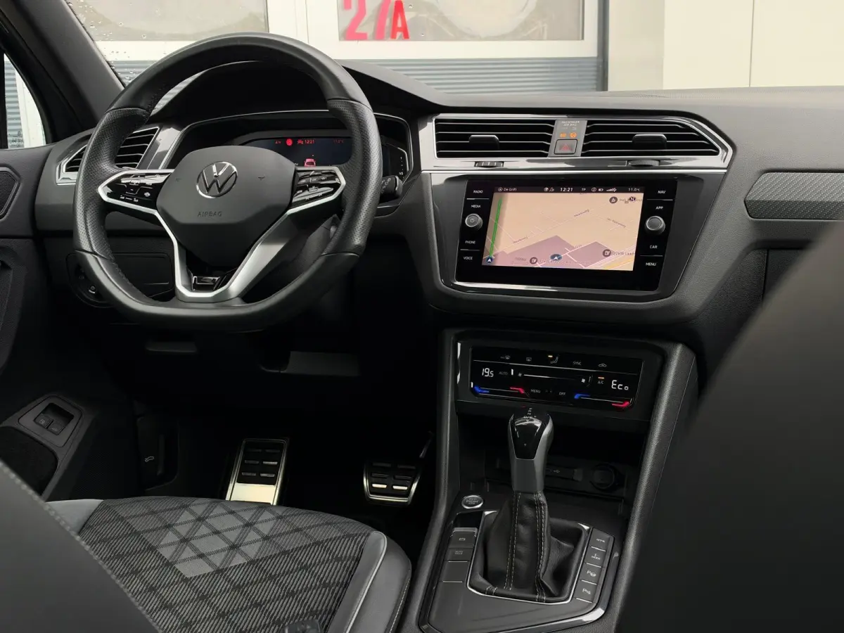 1.4 TSI eHybrid R-Line Business | Virtual Cockpit | Camera | Carplay | Adaptive cruise | LED | DAB