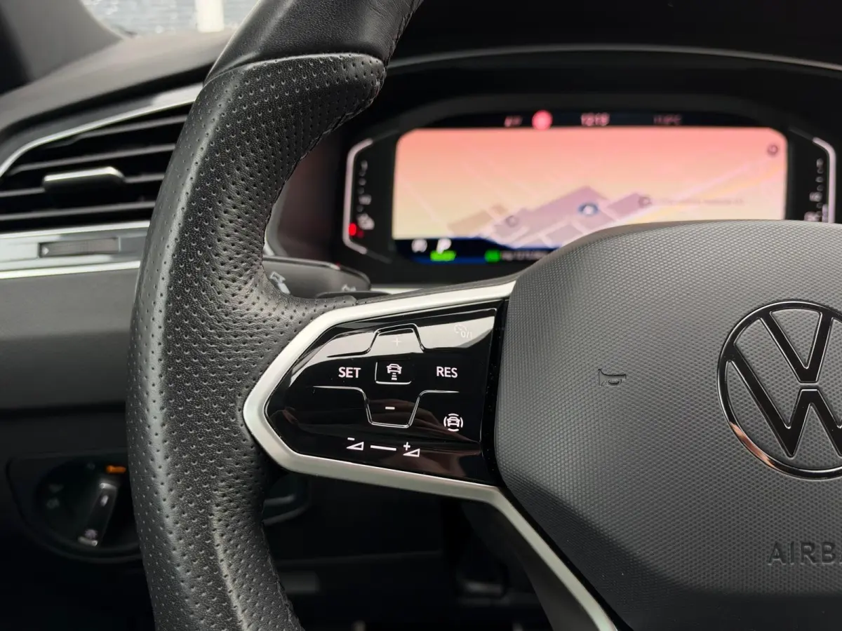 1.4 TSI eHybrid R-Line Business | Virtual Cockpit | Camera | Carplay | Adaptive cruise | LED | DAB