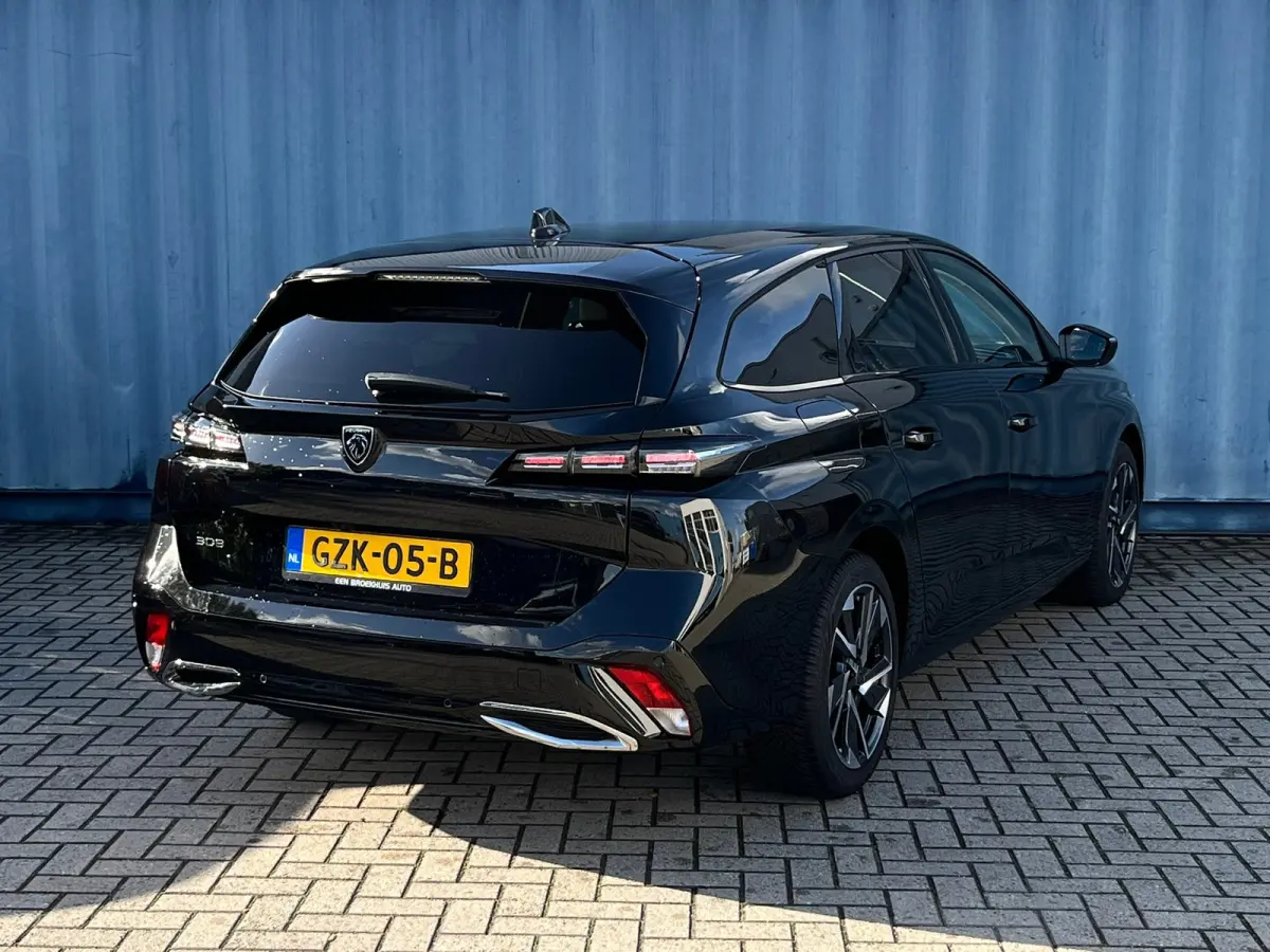 1.2 Hybrid 136 e-DCS6 Allure Stoel/stuur verwarming | Carplay | 360° Camera |  | Achterbank in 3 delen neerklapbaar met skiluik | Achterbank in delen neerklapbaar | Achteruitrijcamera