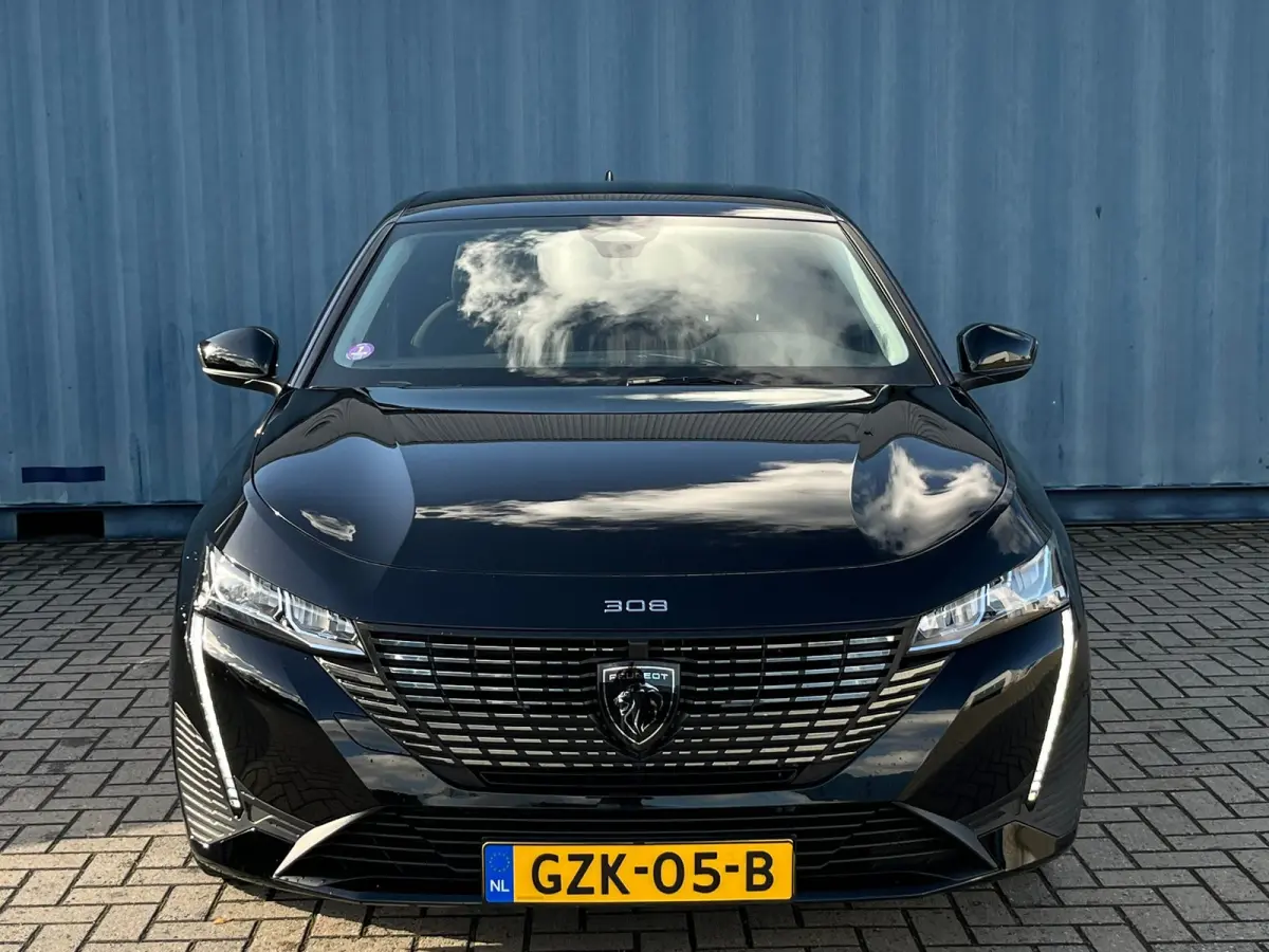 1.2 Hybrid 136 e-DCS6 Allure Stoel/stuur verwarming | Carplay | 360° Camera |  | Achterbank in 3 delen neerklapbaar met skiluik | Achterbank in delen neerklapbaar | Achteruitrijcamera