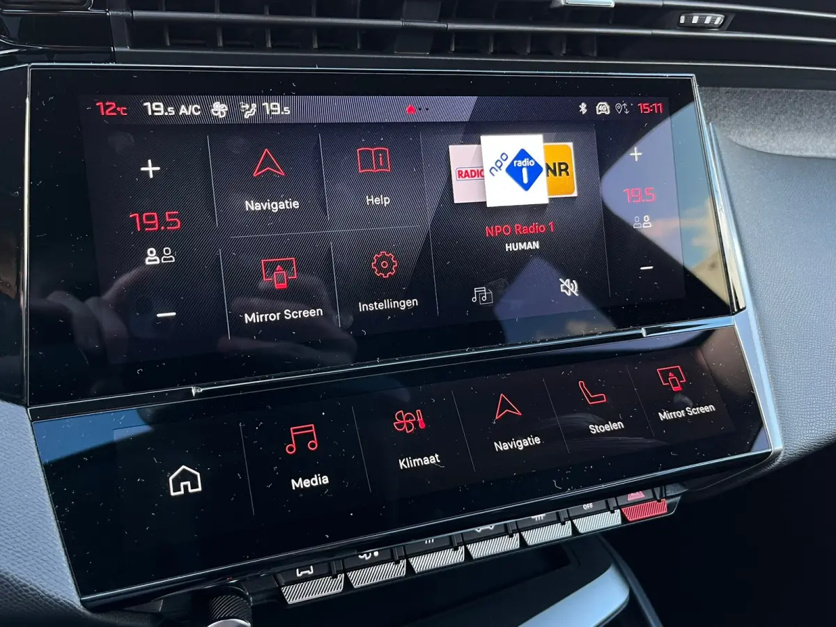 1.2 Hybrid 136 e-DCS6 Allure Stoel/stuur verwarming | Carplay | 360° Camera |  | Achterbank in 3 delen neerklapbaar met skiluik | Achterbank in delen neerklapbaar | Achteruitrijcamera