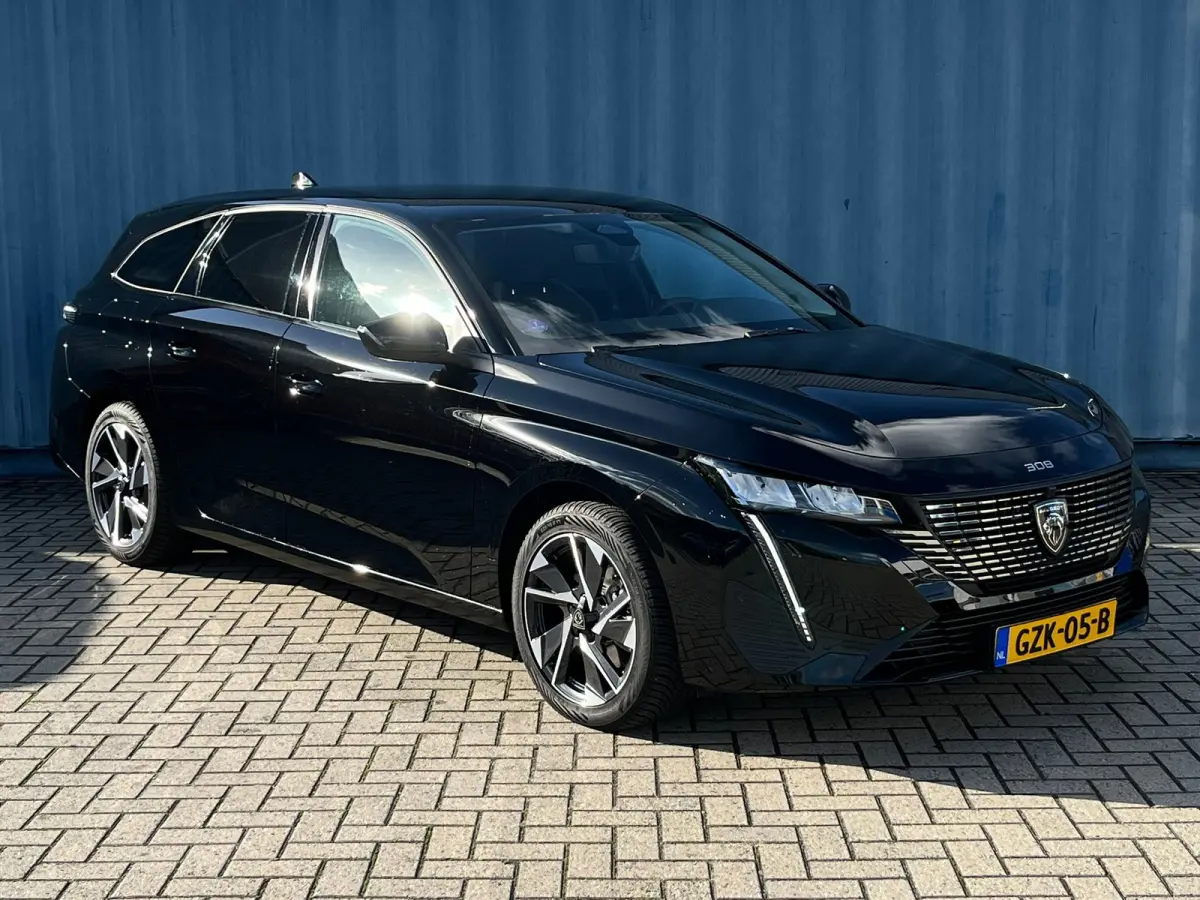1.2 Hybrid 136 e-DCS6 Allure Stoel/stuur verwarming | Carplay | 360° Camera |  | Achterbank in 3 delen neerklapbaar met skiluik | Achterbank in delen neerklapbaar | Achteruitrijcamera
