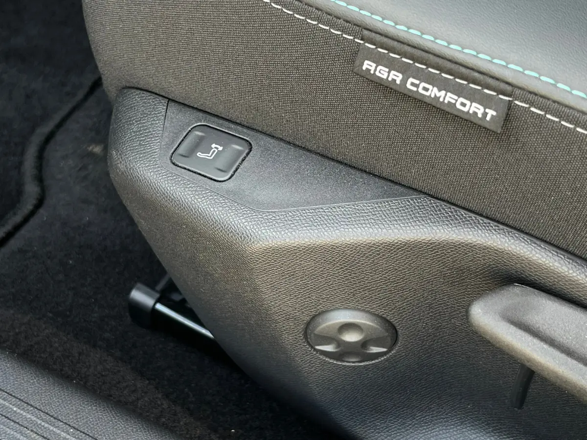 1.2 Hybrid 136 e-DCS6 Allure Stoel/stuur verwarming | Carplay | 360° Camera |  | Achterbank in 3 delen neerklapbaar met skiluik | Achterbank in delen neerklapbaar | Achteruitrijcamera