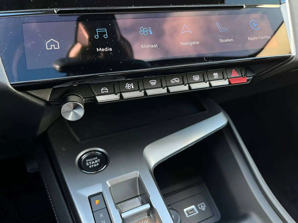 1.2 Hybrid 136 e-DCS6 Allure Stoel/stuur verwarming | Carplay | 360° Camera |  | Achterbank in 3 delen neerklapbaar met skiluik | Achterbank in delen neerklapbaar | Achteruitrijcamera