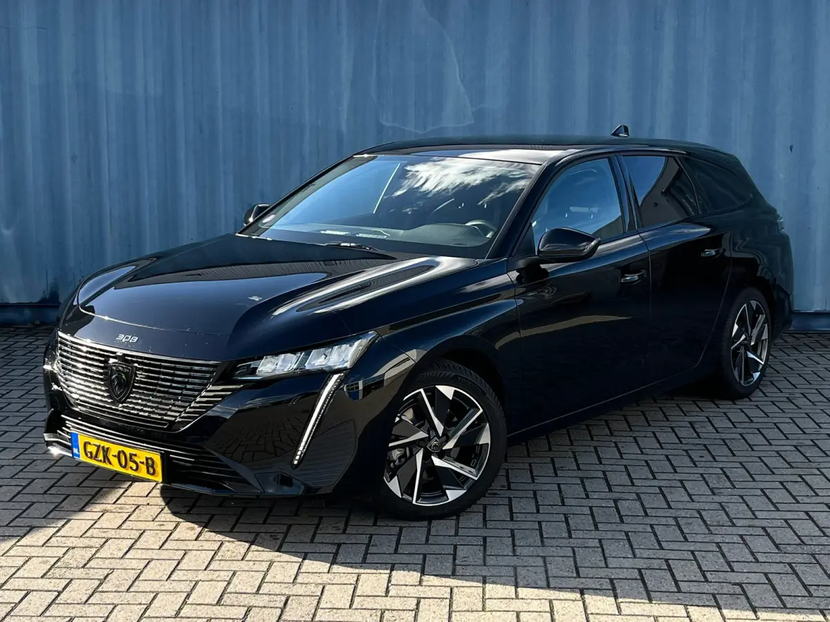 1.2 Hybrid 136 e-DCS6 Allure Stoel/stuur verwarming | Carplay | 360° Camera |  | Achterbank in 3 delen neerklapbaar met skiluik | Achterbank in delen neerklapbaar | Achteruitrijcamera