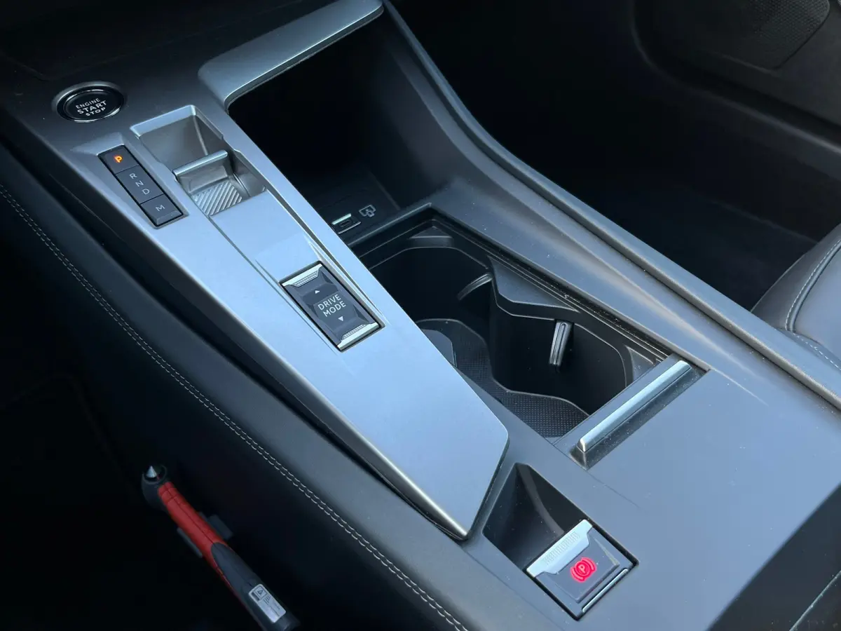 1.2 Hybrid 136 e-DCS6 Allure Stoel/stuur verwarming | Carplay | 360° Camera |  | Achterbank in 3 delen neerklapbaar met skiluik | Achterbank in delen neerklapbaar | Achteruitrijcamera