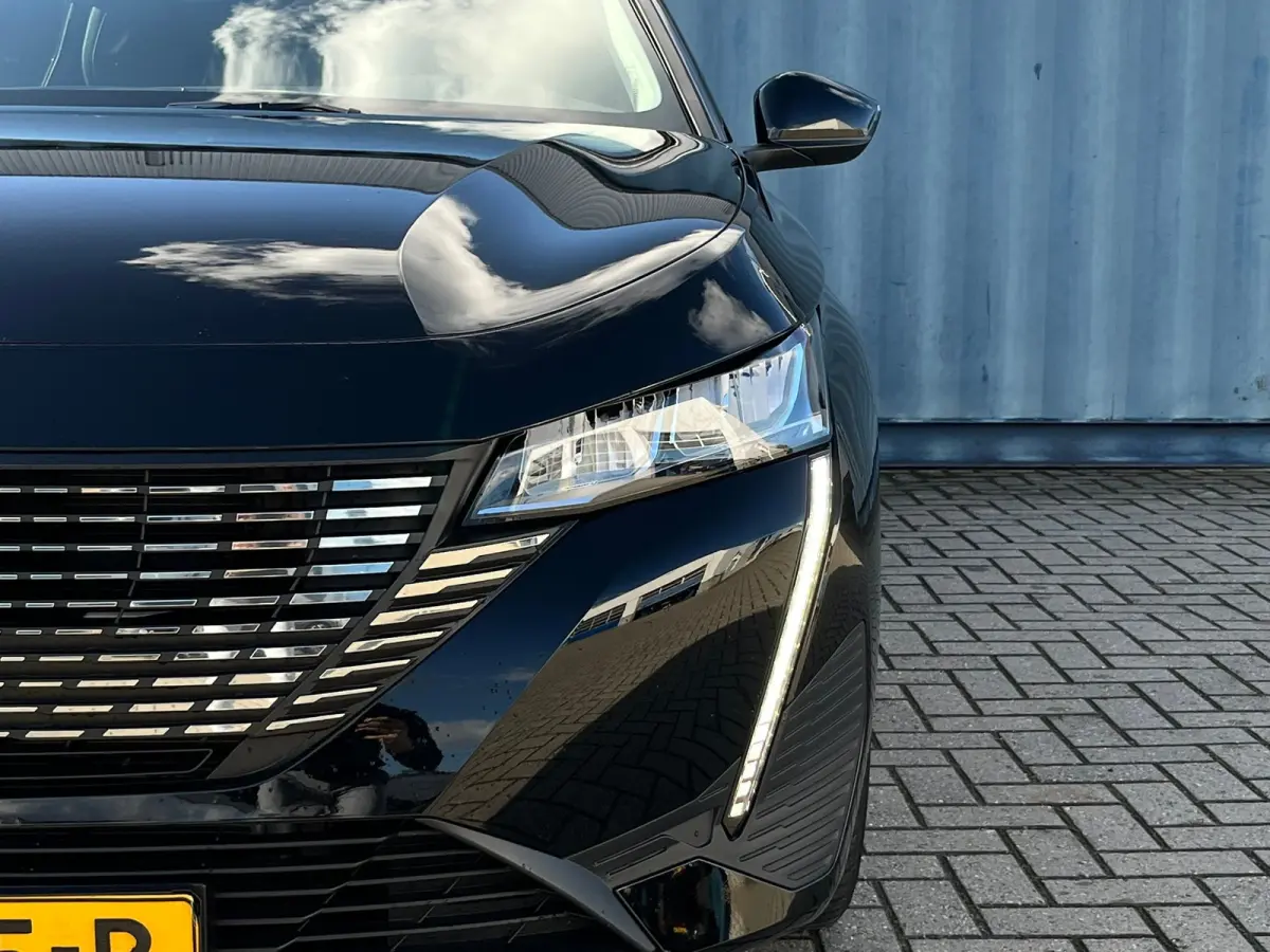 1.2 Hybrid 136 e-DCS6 Allure Stoel/stuur verwarming | Carplay | 360° Camera |  | Achterbank in 3 delen neerklapbaar met skiluik | Achterbank in delen neerklapbaar | Achteruitrijcamera