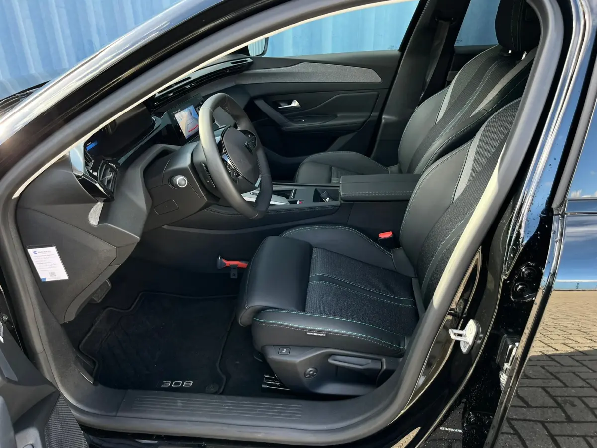 1.2 Hybrid 136 e-DCS6 Allure Stoel/stuur verwarming | Carplay | 360° Camera |  | Achterbank in 3 delen neerklapbaar met skiluik | Achterbank in delen neerklapbaar | Achteruitrijcamera