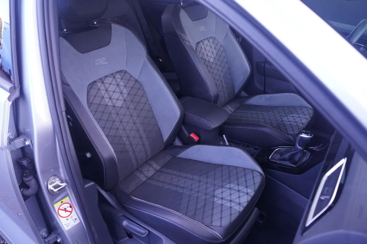 1.5 TSI 150 pk Aut. R Line Ext/Int. Matrix LED Dodehoek Assist, Elek. Achterklep, 19" LMV, App Connect, Adapt. Cruise