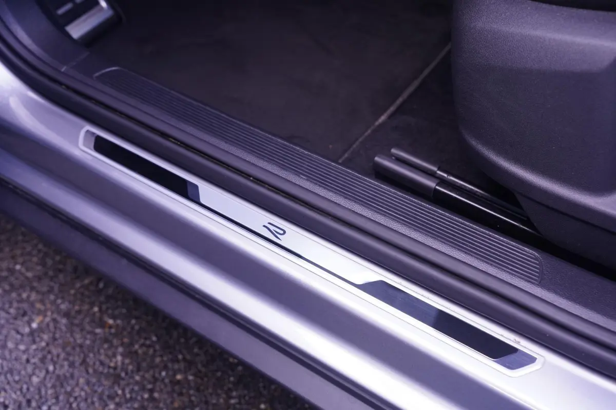 1.5 TSI 150 pk Aut. R Line Ext/Int. Matrix LED Dodehoek Assist, Elek. Achterklep, 19" LMV, App Connect, Adapt. Cruise