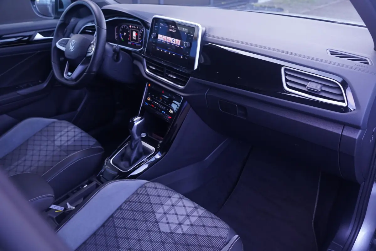 1.5 TSI 150 pk Aut. R Line Ext/Int. Matrix LED Dodehoek Assist, Elek. Achterklep, 19" LMV, App Connect, Adapt. Cruise