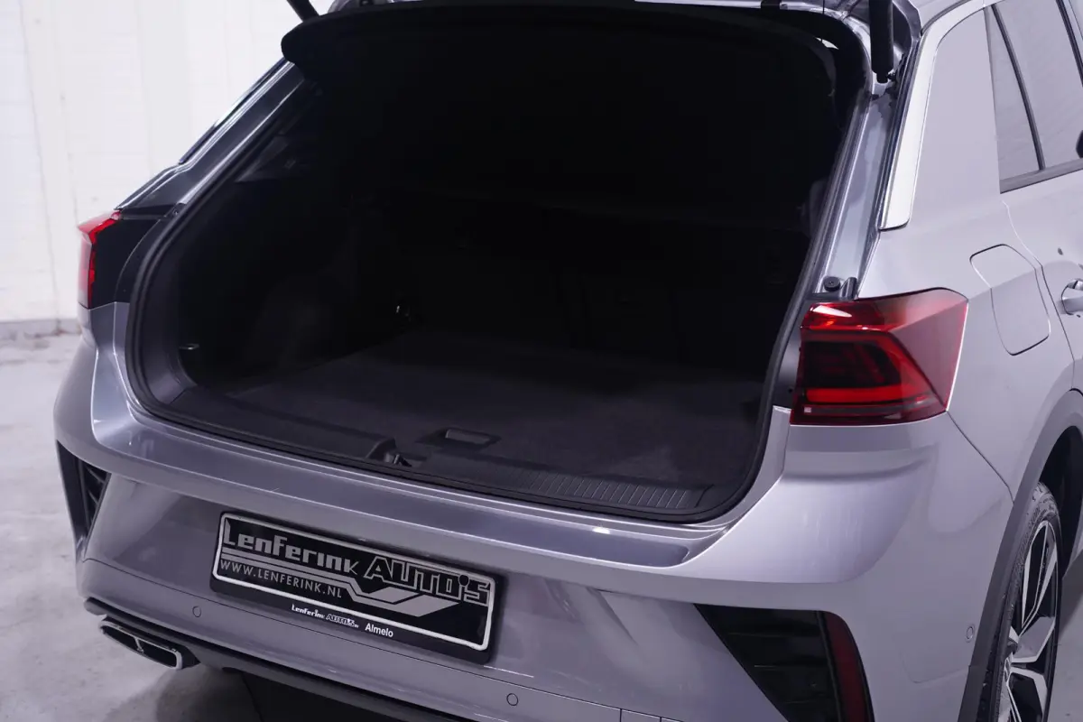1.5 TSI 150 pk Aut. R Line Ext/Int. Matrix LED Dodehoek Assist, Elek. Achterklep, 19" LMV, App Connect, Adapt. Cruise