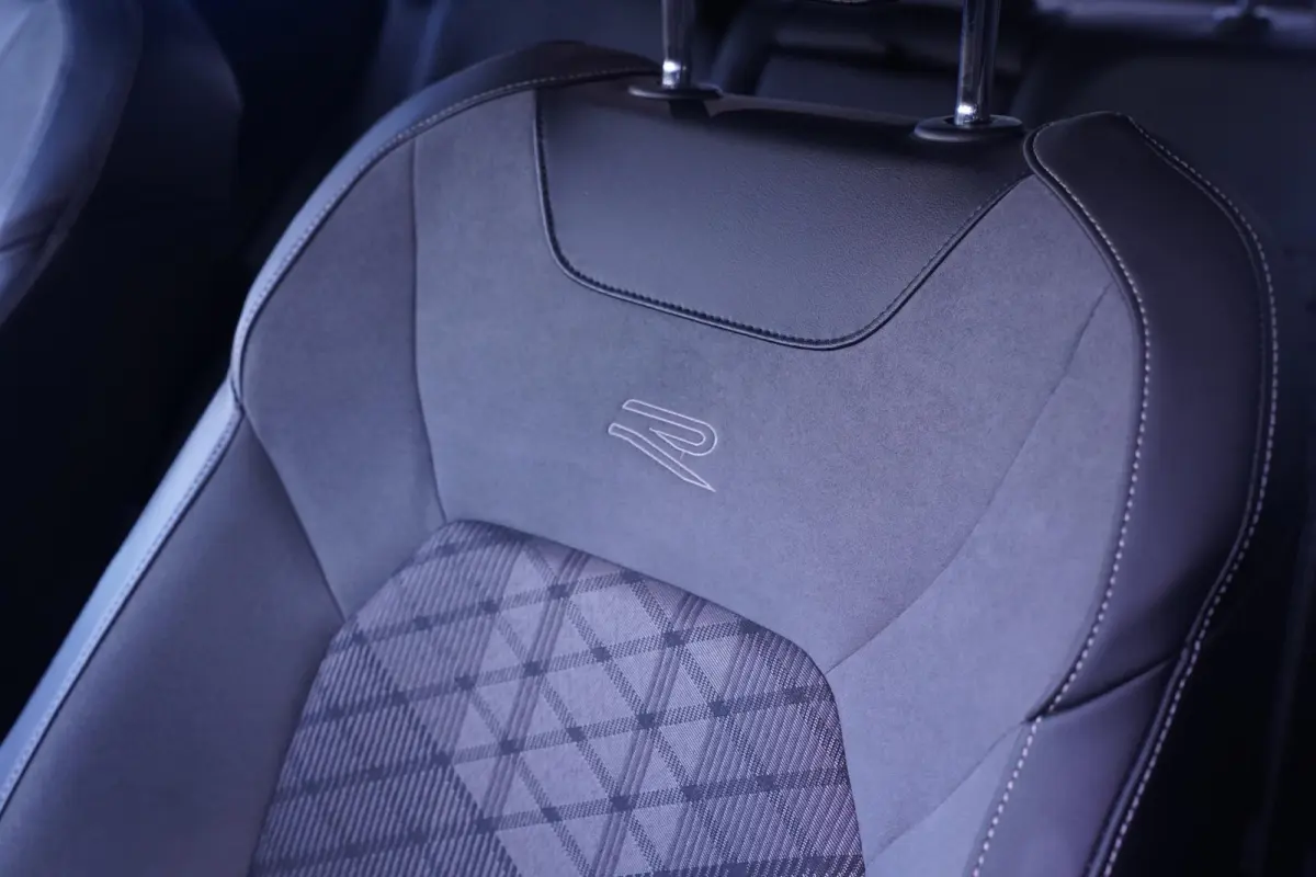 1.5 TSI 150 pk Aut. R Line Ext/Int. Matrix LED Dodehoek Assist, Elek. Achterklep, 19" LMV, App Connect, Adapt. Cruise