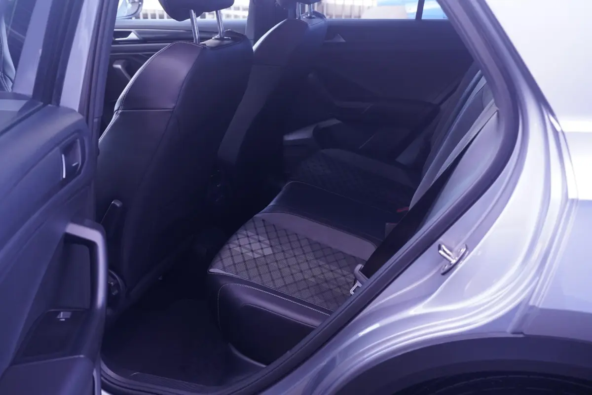1.5 TSI 150 pk Aut. R Line Ext/Int. Matrix LED Dodehoek Assist, Elek. Achterklep, 19" LMV, App Connect, Adapt. Cruise