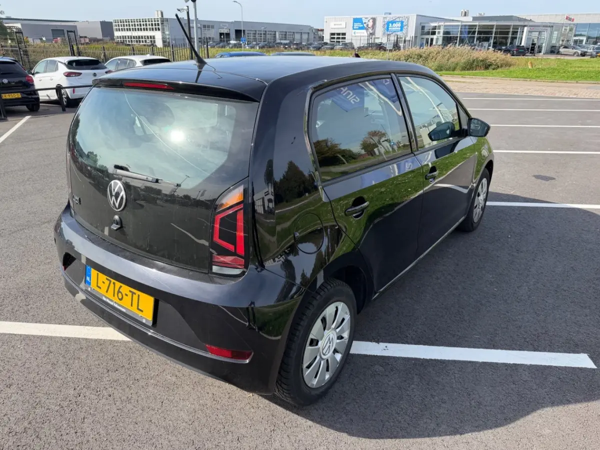 up! 1.0 l Metallic lak l  5 Deurs l Airco l Elektr. Ramen l Radio/Bluetooth l