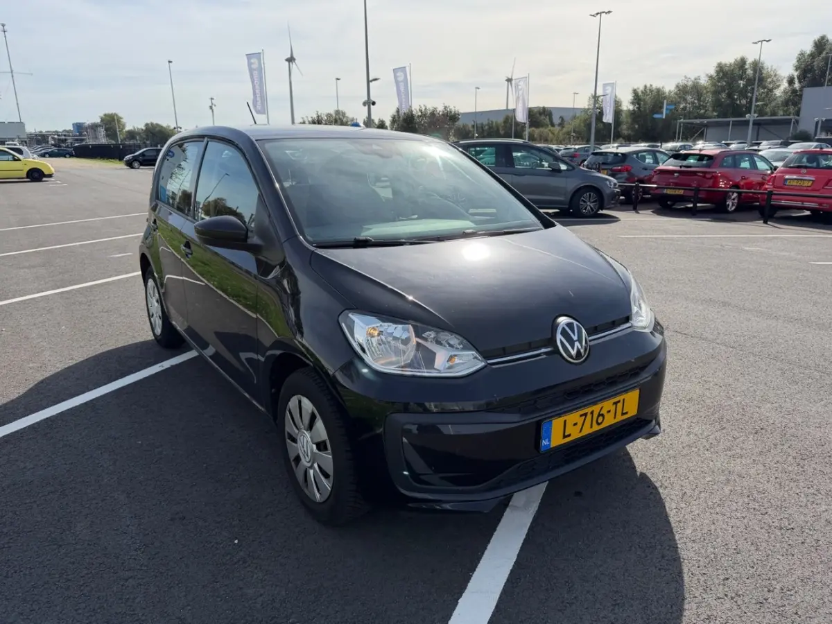 up! 1.0 l Metallic lak l  5 Deurs l Airco l Elektr. Ramen l Radio/Bluetooth l