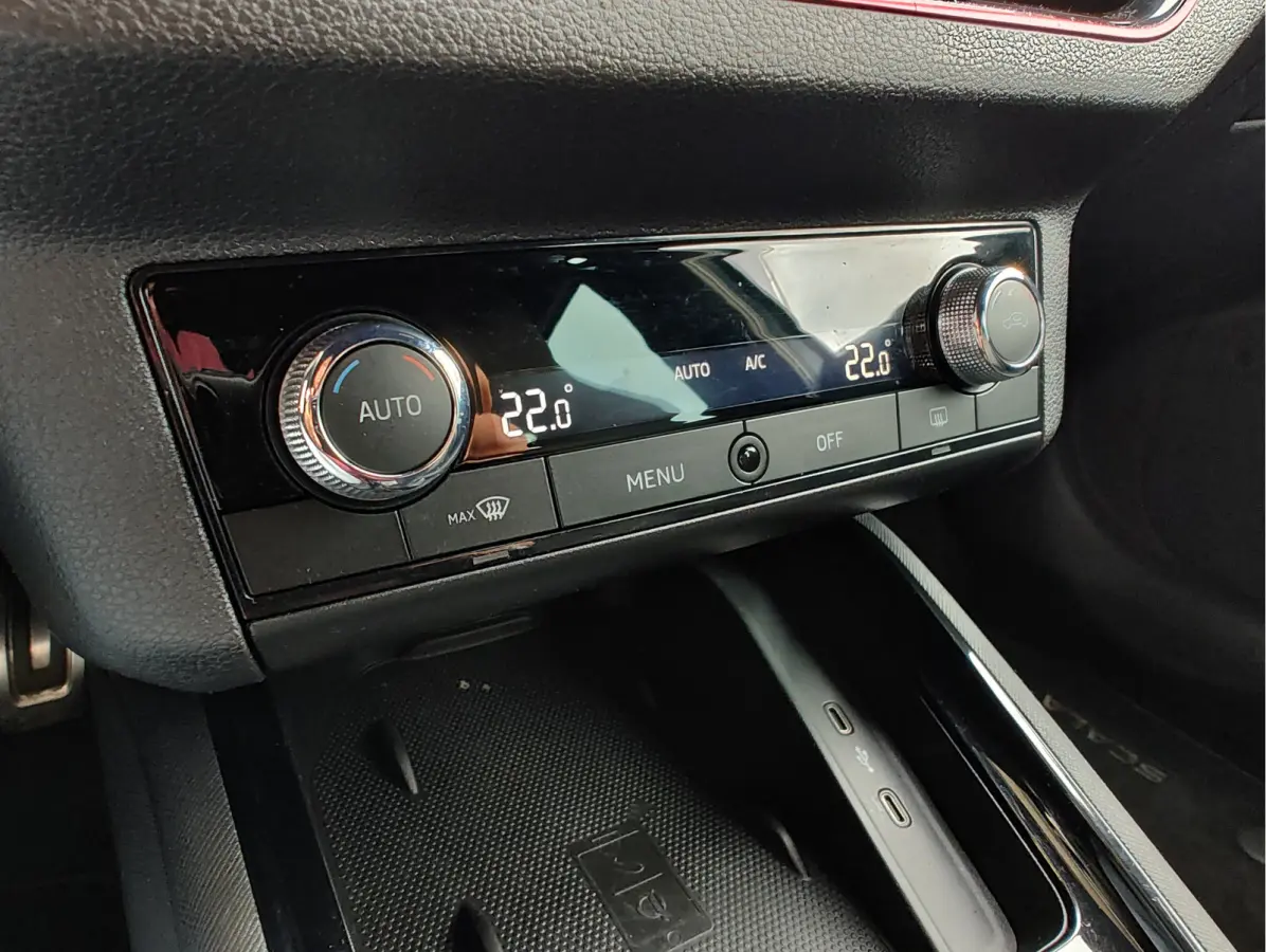 1.0 TSI SPORT BUSINESS Cruise | Camera | Draadloze lader | Android/Carplay