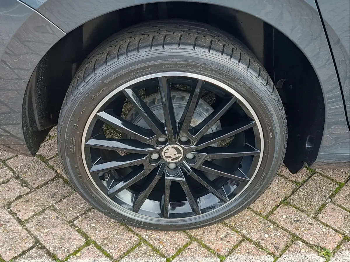 1.0 TSI SPORT BUSINESS Cruise | Camera | Draadloze lader | Android/Carplay