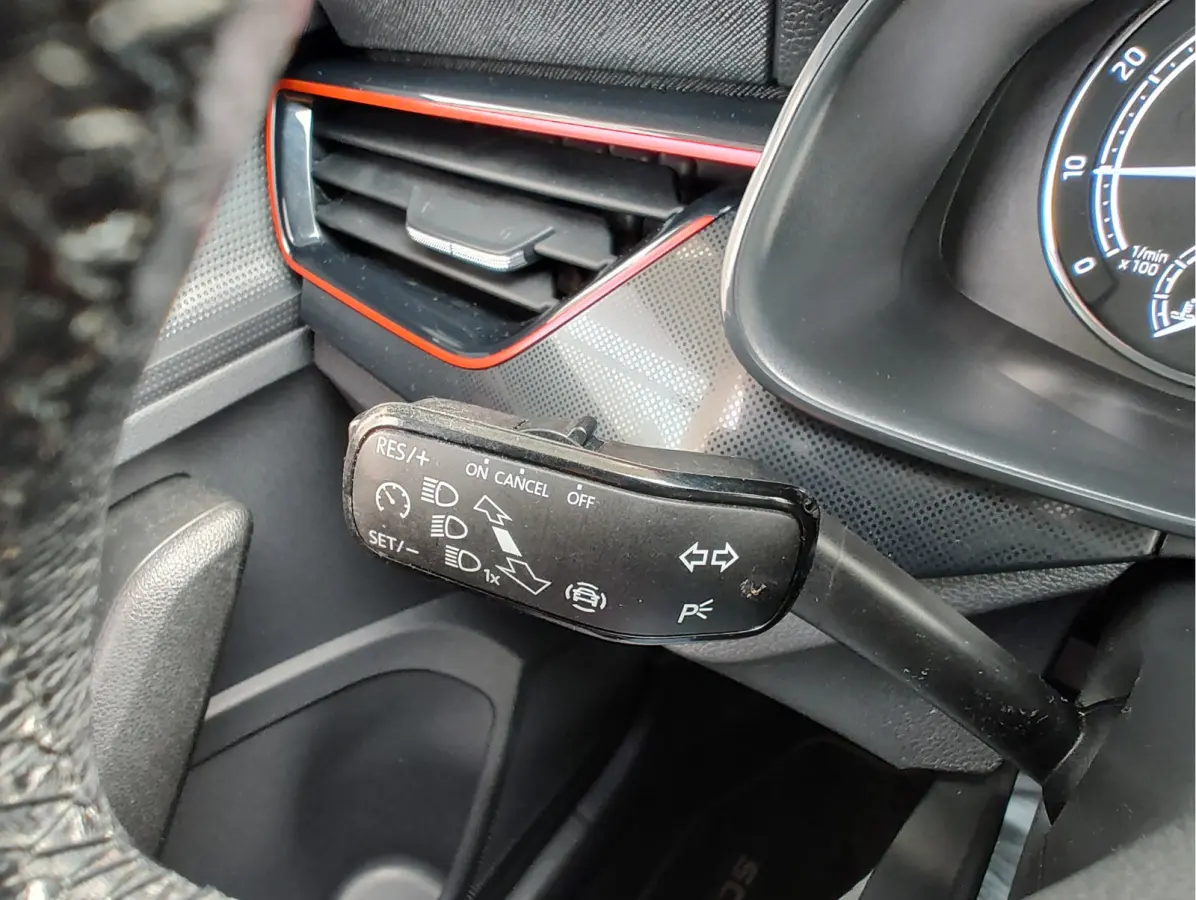 1.0 TSI SPORT BUSINESS Cruise | Camera | Draadloze lader | Android/Carplay