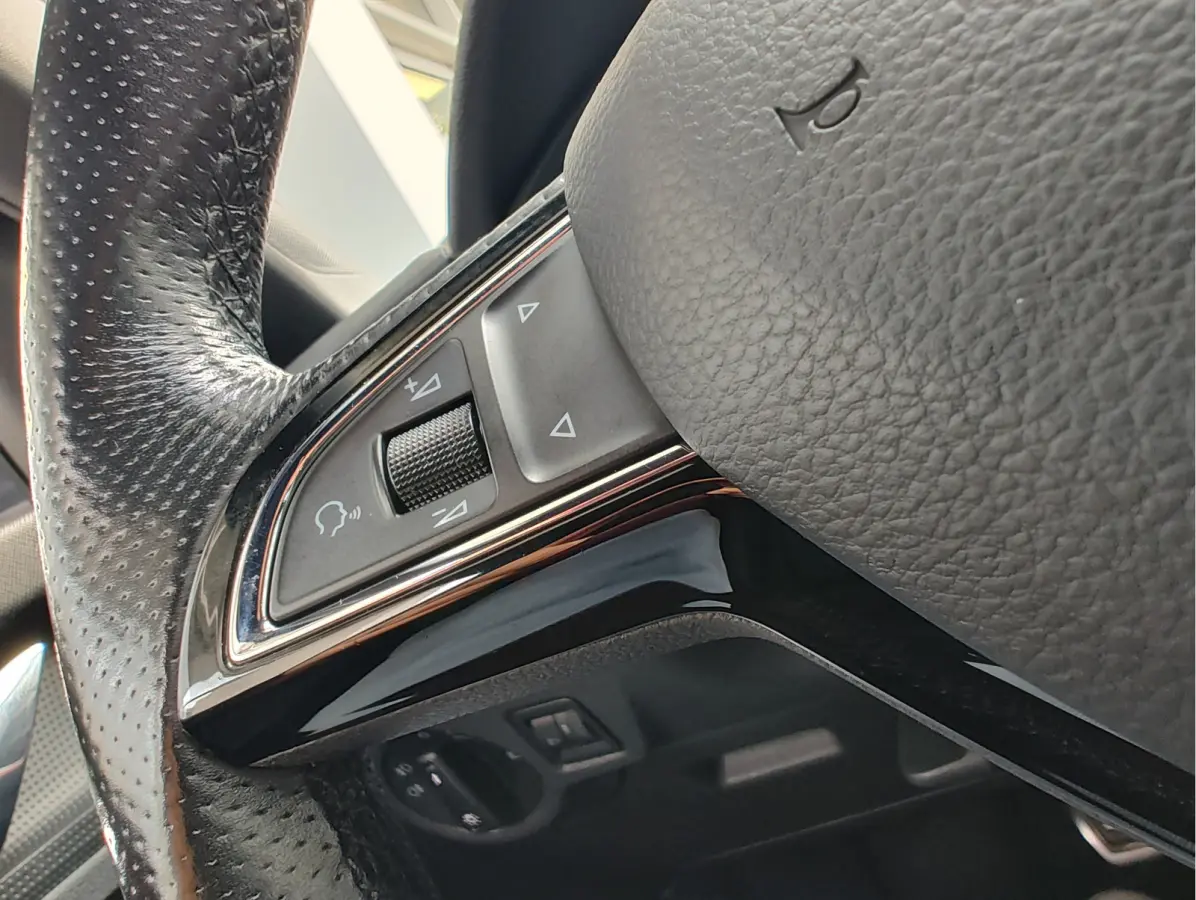 1.0 TSI SPORT BUSINESS Cruise | Camera | Draadloze lader | Android/Carplay
