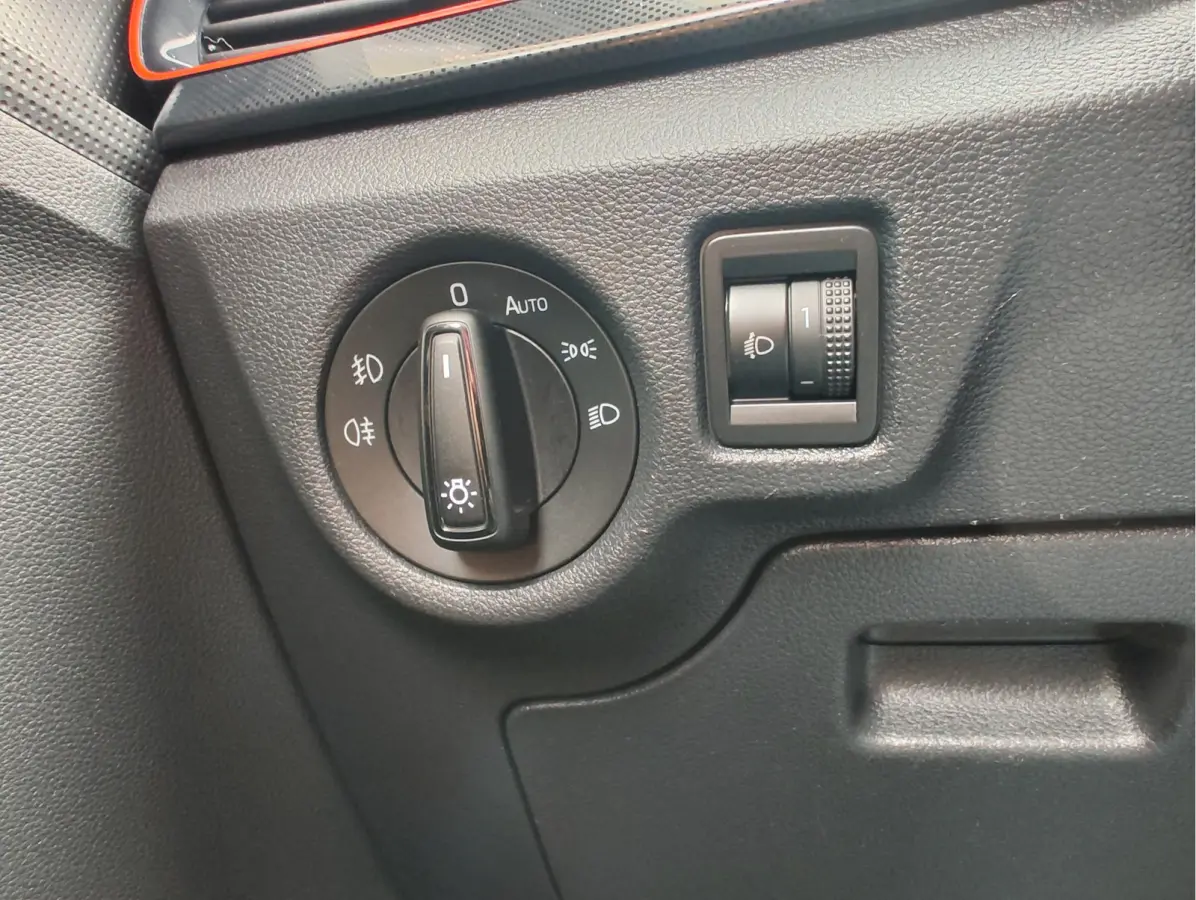 1.0 TSI SPORT BUSINESS Cruise | Camera | Draadloze lader | Android/Carplay