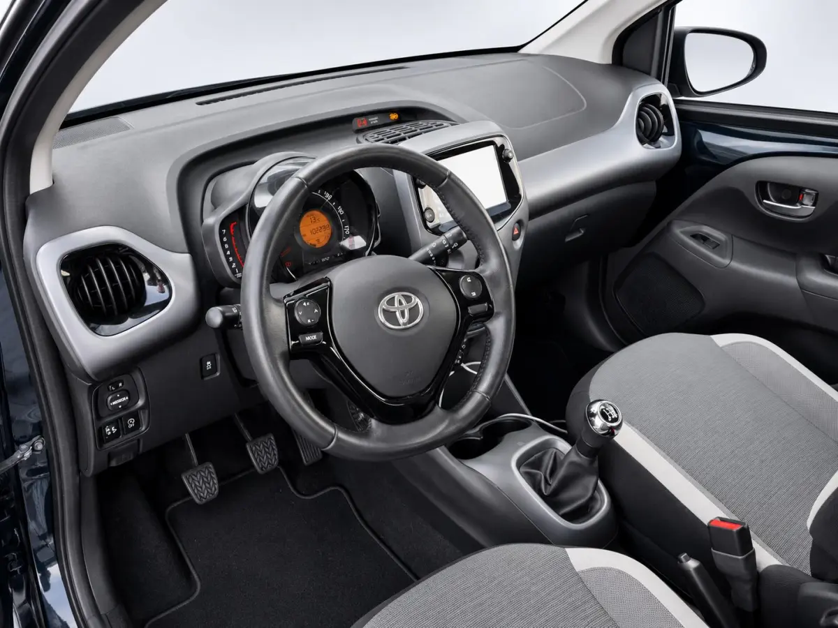 1.0 VVT-i x-play | Wordt Verwacht | Apple Carplay / Android Auto | Navigatie | Camera | Bluetooth | Airco