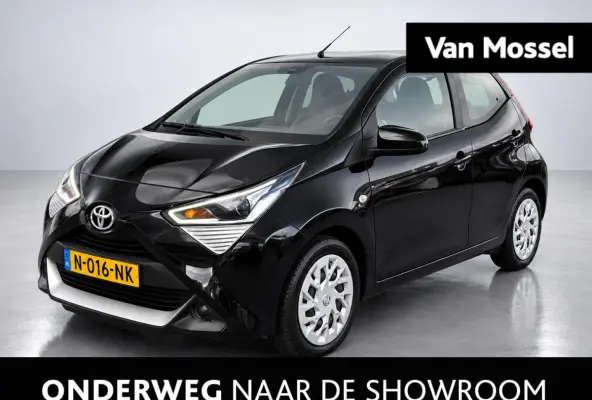 1.0 VVT-i x-play | Wordt Verwacht | Apple Carplay / Android Auto | Navigatie | Camera | Bluetooth | Airco