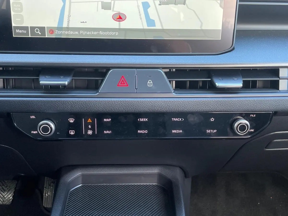 1.0 T-GDi MHEV DynamicLine | Navigatie | Parkeer camera | Cruise control | Stoel + Stuur verwarming | DEMO