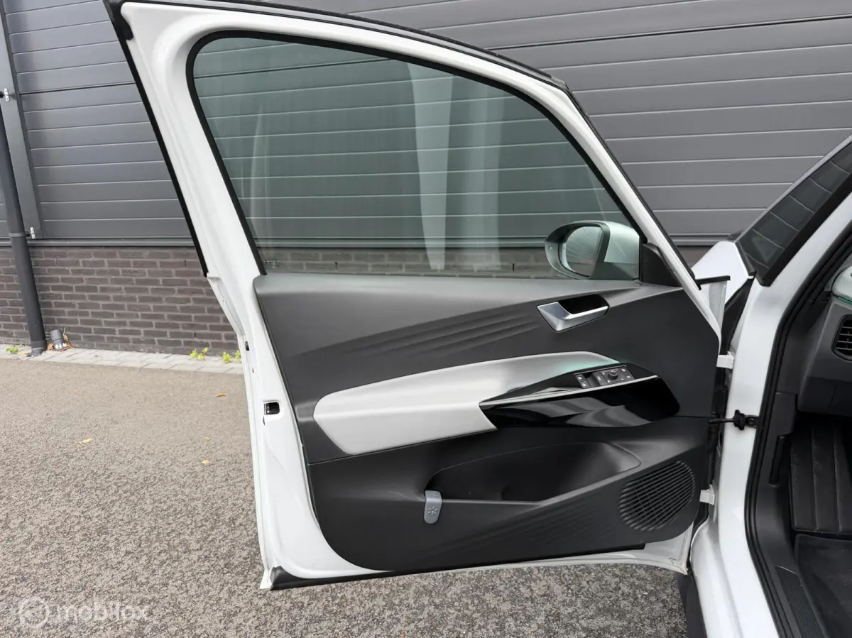 First Plus 58 kWh SOH93% 20INCH*IQLIGHTS*CARPLAY*ADABCRUISE*NAP!