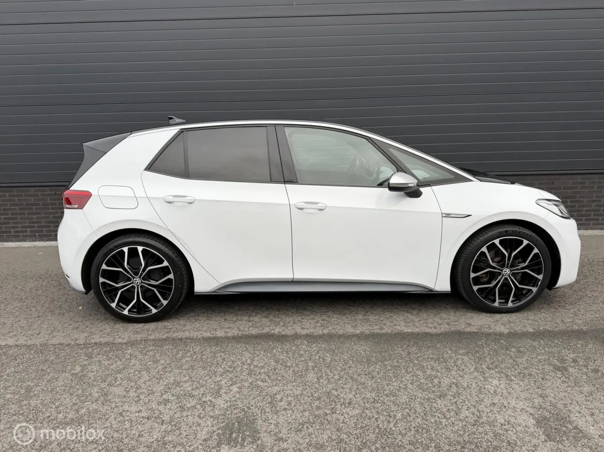 First Plus 58 kWh SOH93% 20INCH*IQLIGHTS*CARPLAY*ADABCRUISE*NAP!