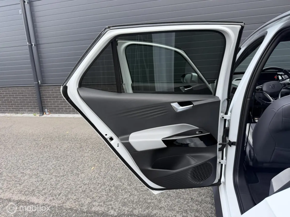 First Plus 58 kWh SOH93% 20INCH*IQLIGHTS*CARPLAY*ADABCRUISE*NAP!