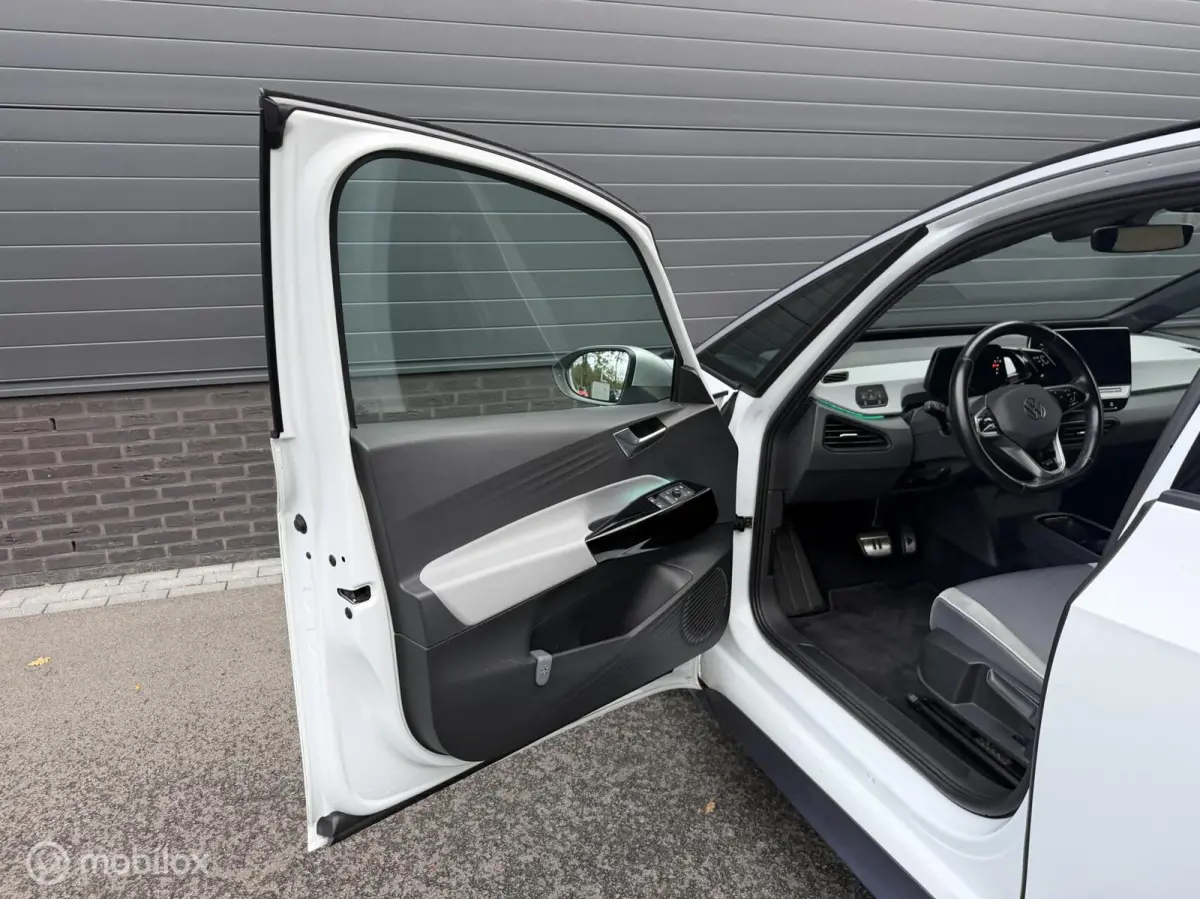 First Plus 58 kWh SOH93% 20INCH*IQLIGHTS*CARPLAY*ADABCRUISE*NAP!