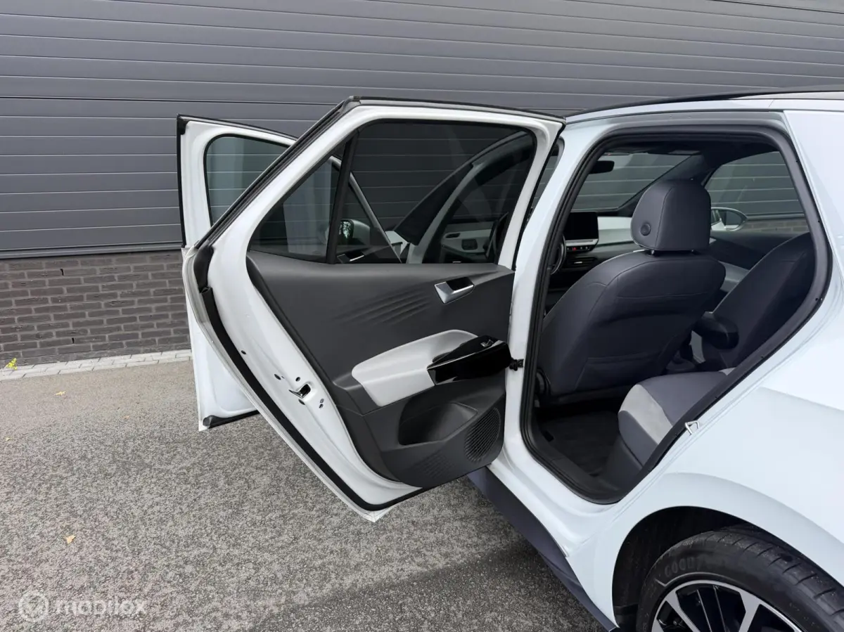 First Plus 58 kWh SOH93% 20INCH*IQLIGHTS*CARPLAY*ADABCRUISE*NAP!