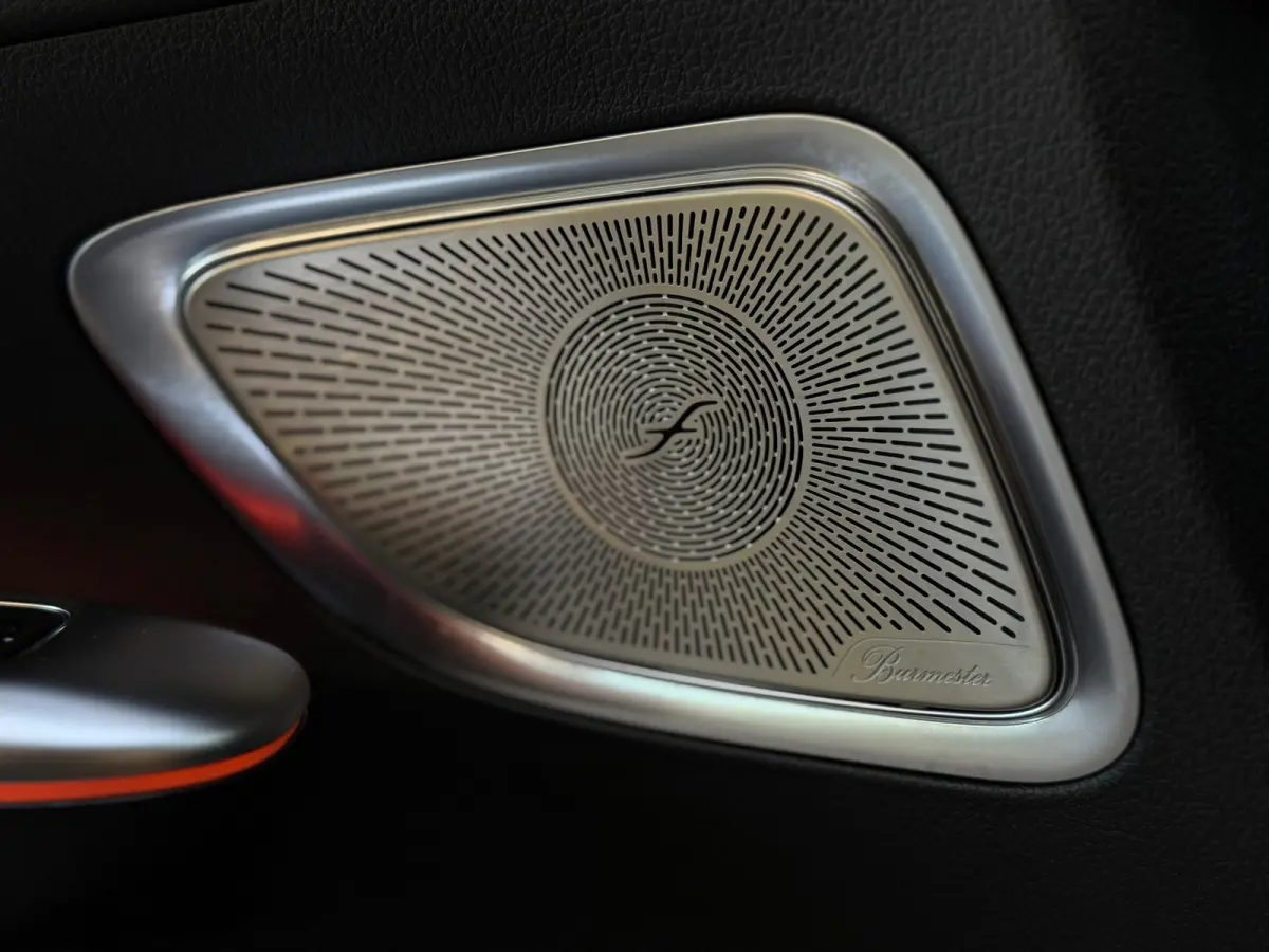 300 AMG Line |PANO|BURMESTER|360 CAMERA|SFEERVERLICHTING|DODEHOEK|CARPLAY|DEALER ONDERHOUDEN|259PK|VOL!
