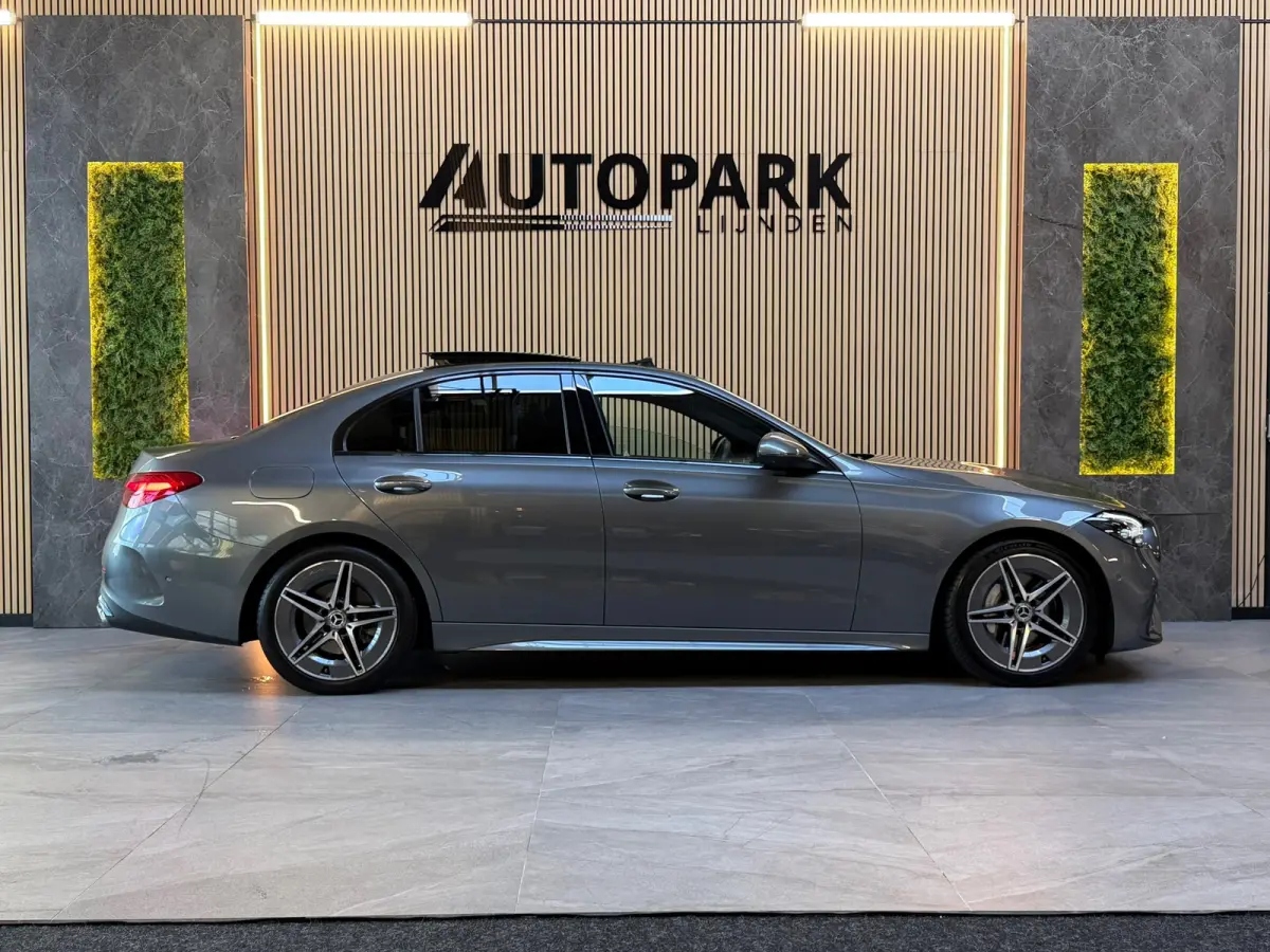 300 AMG Line |PANO|BURMESTER|360 CAMERA|SFEERVERLICHTING|DODEHOEK|CARPLAY|DEALER ONDERHOUDEN|259PK|VOL!