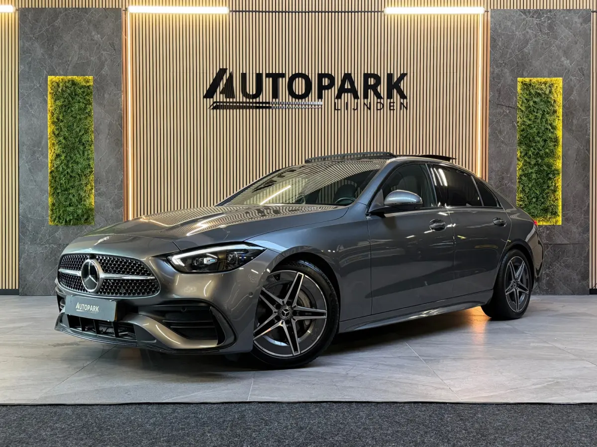 300 AMG Line |PANO|BURMESTER|360 CAMERA|SFEERVERLICHTING|DODEHOEK|CARPLAY|DEALER ONDERHOUDEN|259PK|VOL!