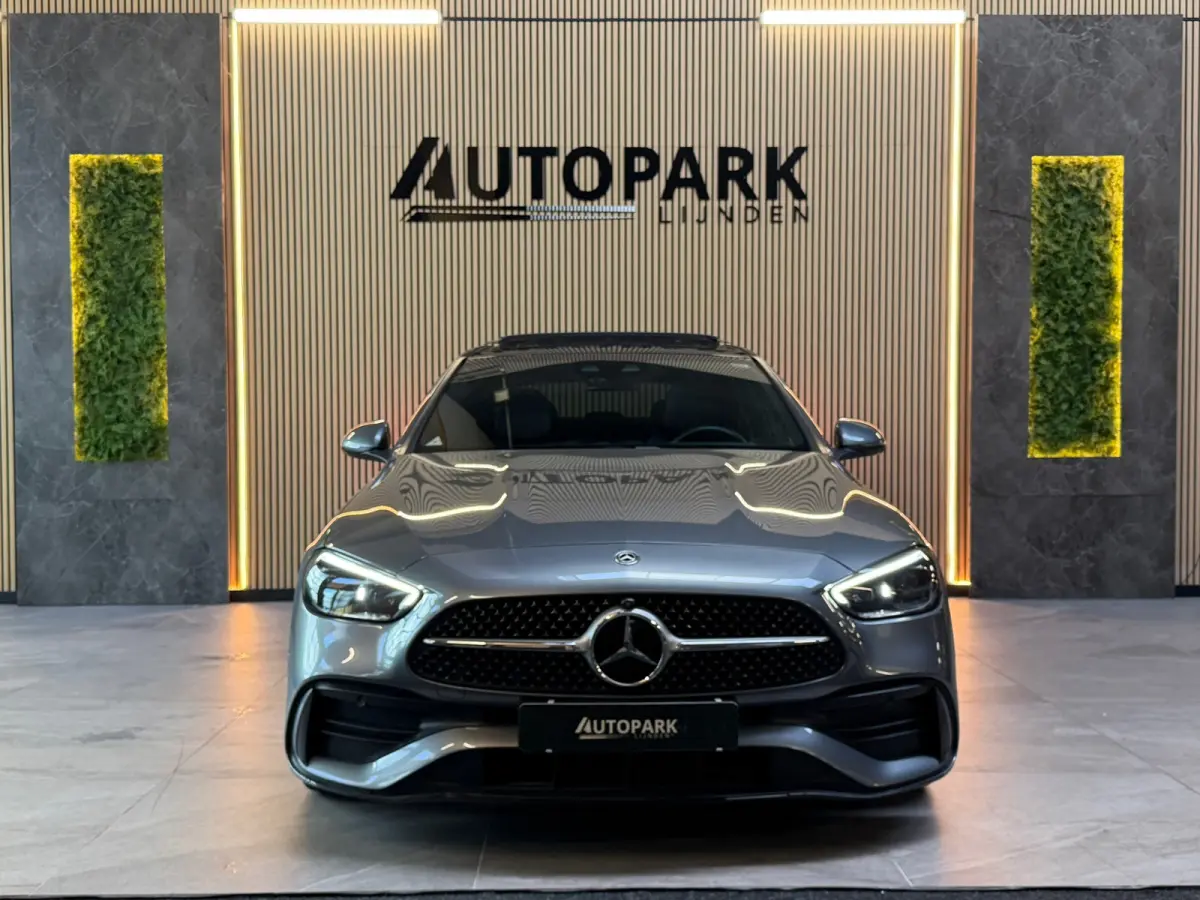 300 AMG Line |PANO|BURMESTER|360 CAMERA|SFEERVERLICHTING|DODEHOEK|CARPLAY|DEALER ONDERHOUDEN|259PK|VOL!