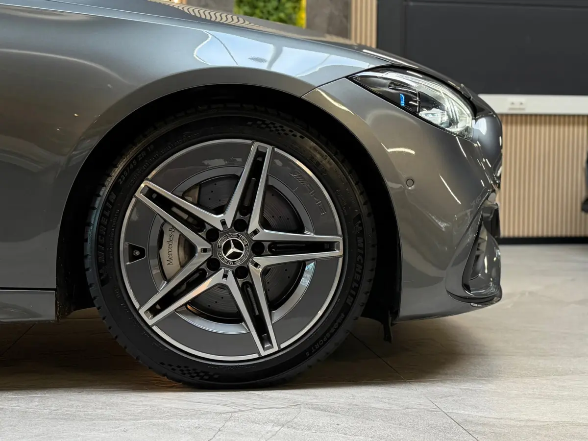300 AMG Line |PANO|BURMESTER|360 CAMERA|SFEERVERLICHTING|DODEHOEK|CARPLAY|DEALER ONDERHOUDEN|259PK|VOL!